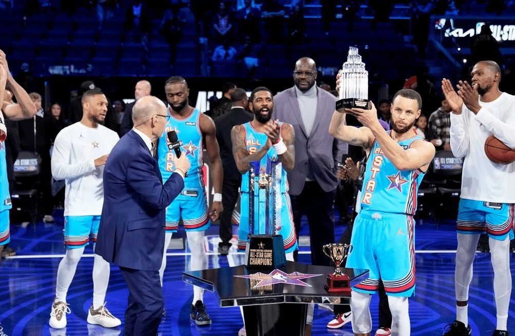 九游体育-NBA明星选手为现场球迷精彩表演，拼尽全力助阵