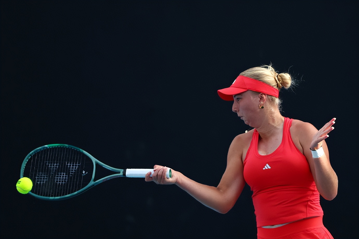 九游体育APP下载-澳大利亚运动员突破个人纪录，成为焦点人物