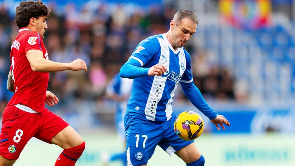 包含卡利亚里前锋连续进球，锋线火热表现的词条