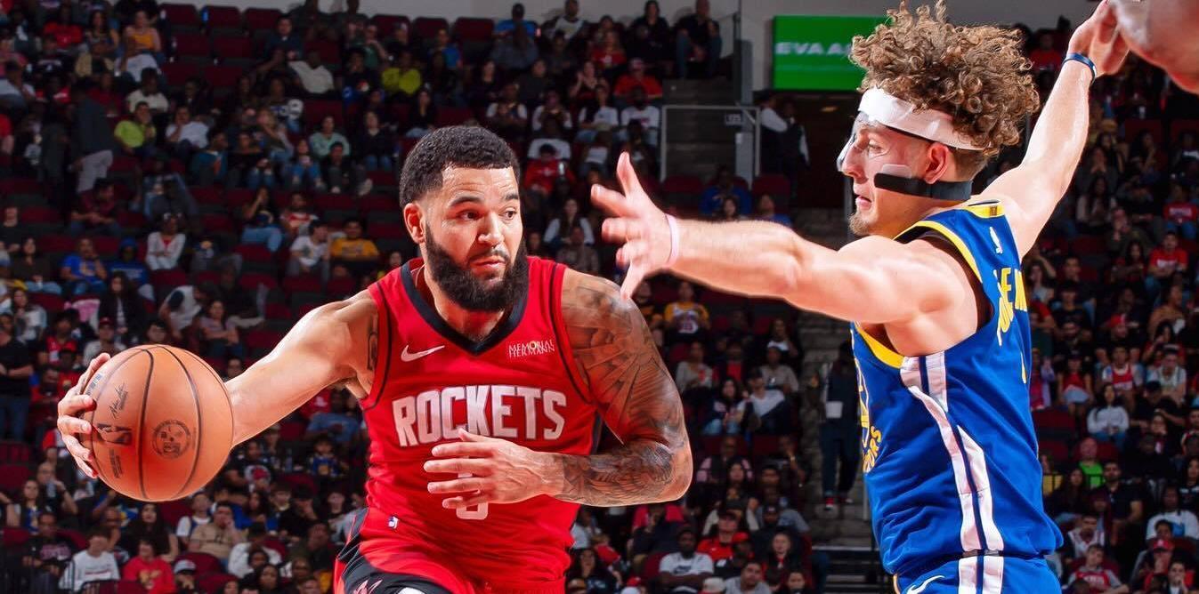 关于尼克斯队前锋受伤缺阵，教练组加紧备战的信息