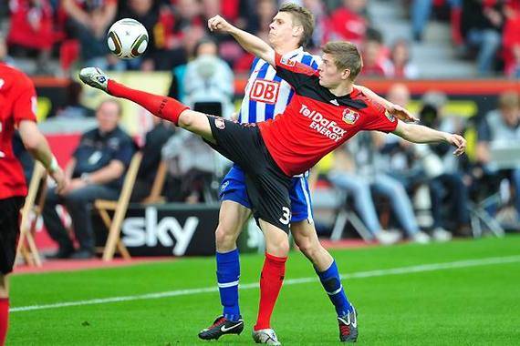 包含柏林赫塔统治比赛场面，横扫对手的词条