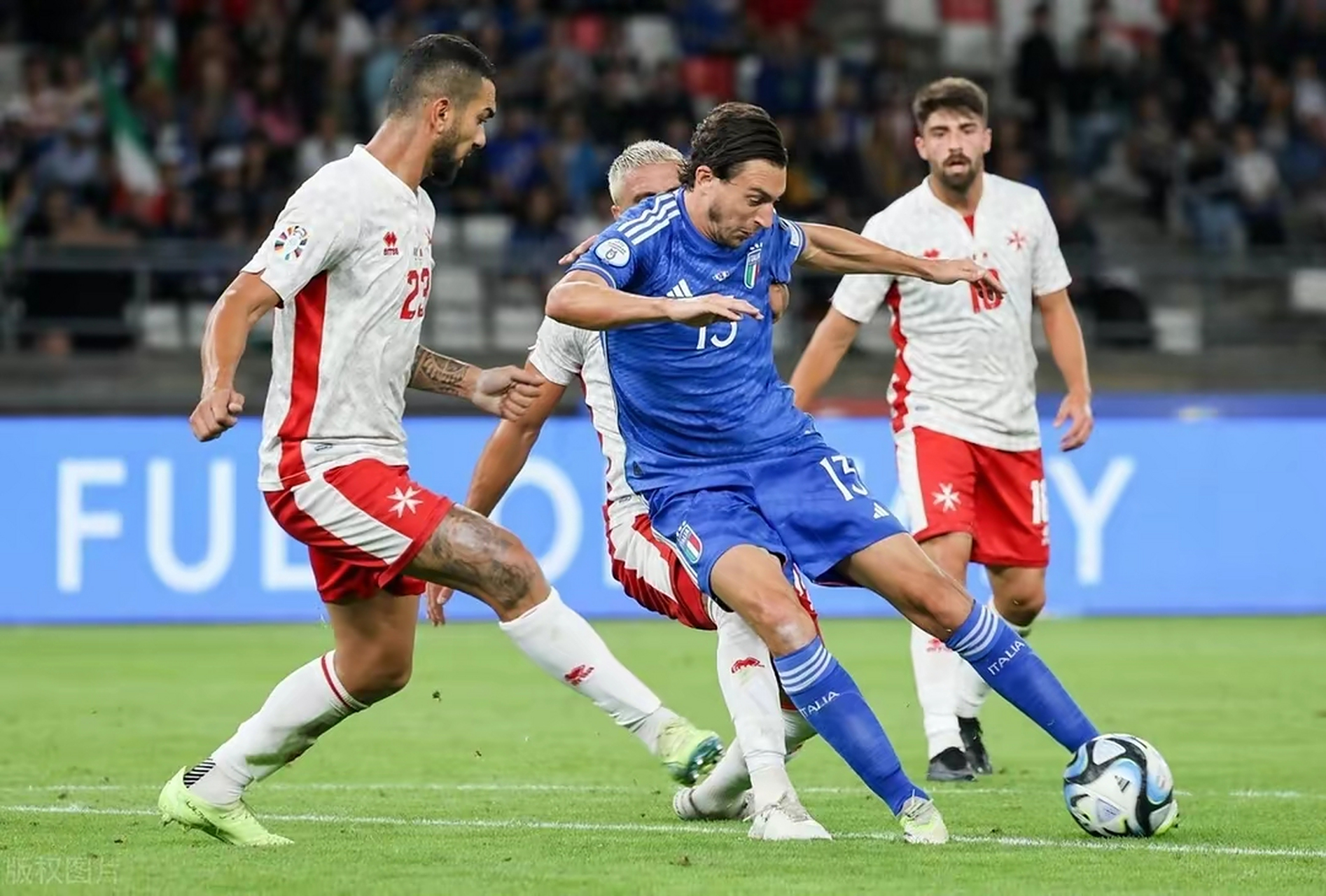 九游娱乐官方-关于欧洲杯预选赛战况白热化，球迷热烈支持的信息