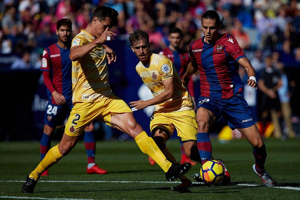 九游娱乐官方-关于足球联赛中的火爆战况令人目不转睛的信息