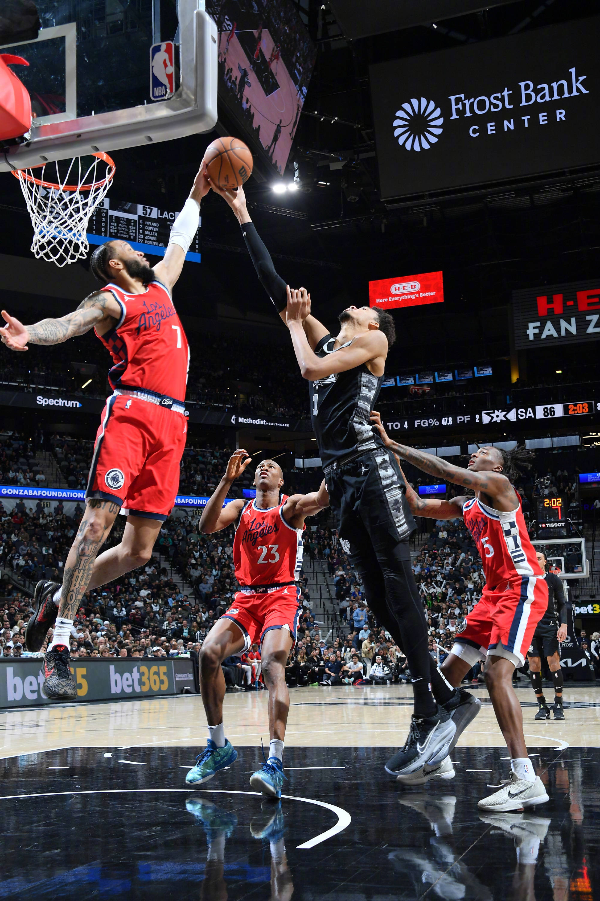 九游体育APP下载-篮网队壮硕内线爆发,狂胜马刺队