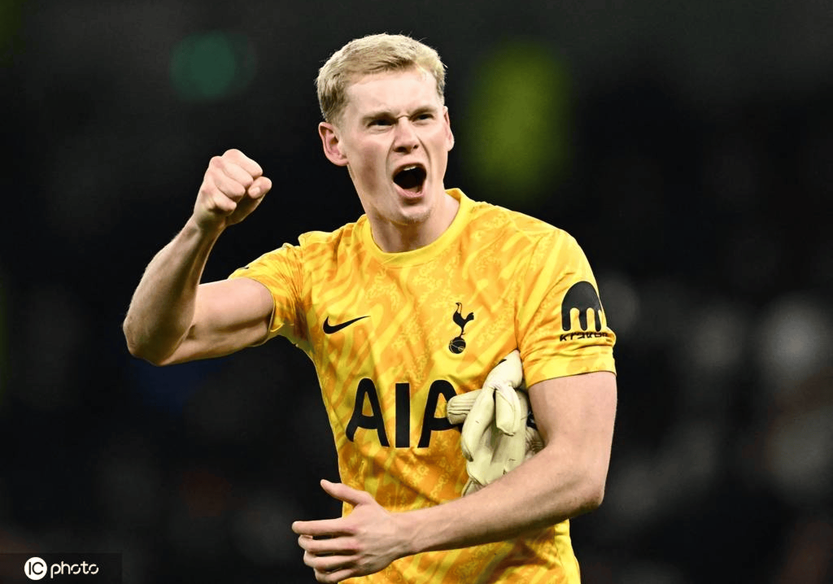 热刺门将出色扑救：零封对手迎来好评