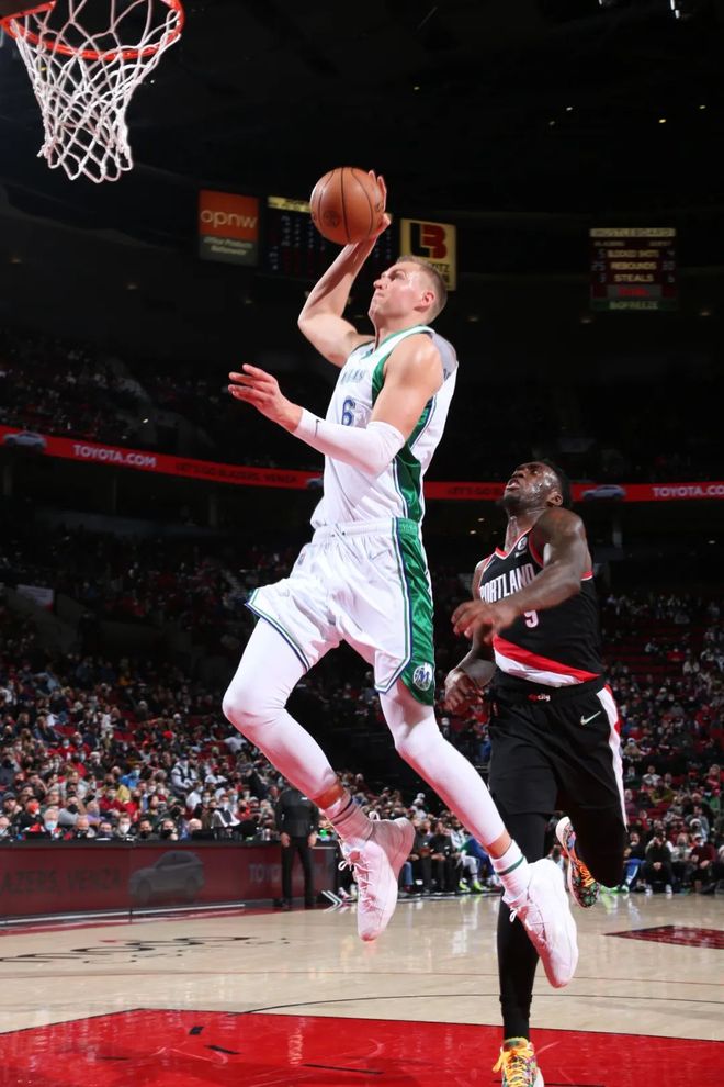 小牛惊险击败活塞,保持主场不败的简单介绍 小牛惊险击败活塞,保持主场不败的简单介绍