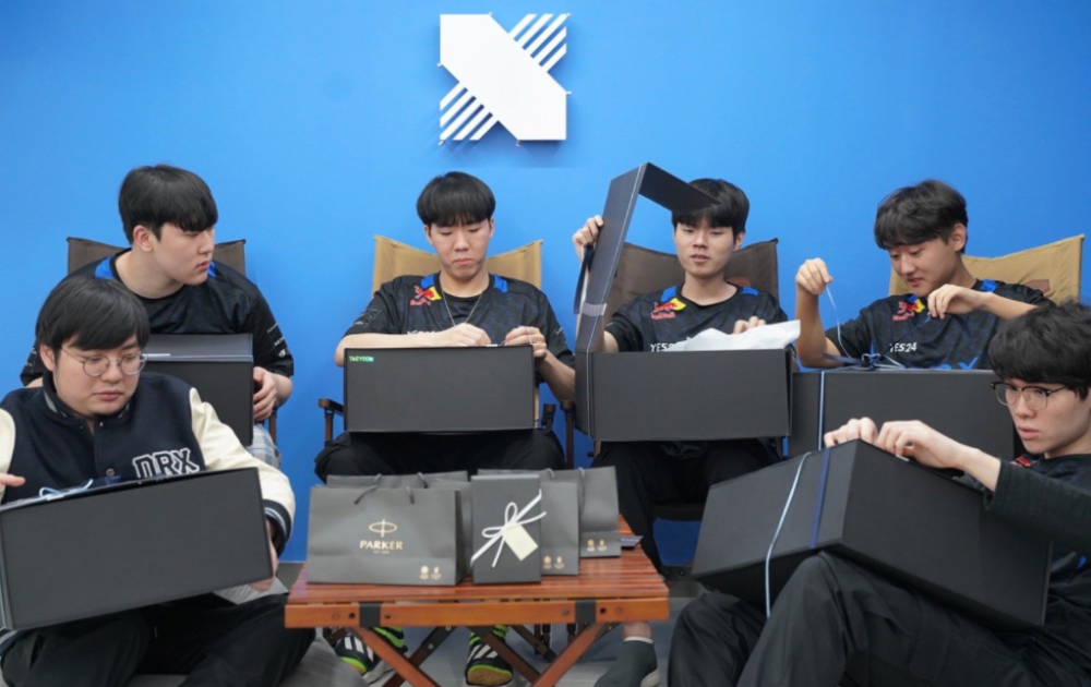 九游娱乐入口-TL鏖战DRX,Peanut关键团战开团秒人强强对话小组赛,锁定晋级资格