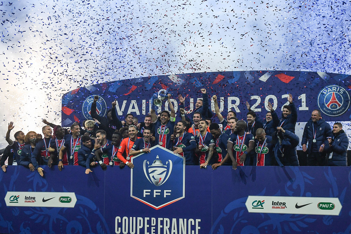 欧洲杯比赛开幕战精彩纷呈,球迷尖叫不断 欧洲杯比赛开幕战精彩纷呈,球迷尖叫不断