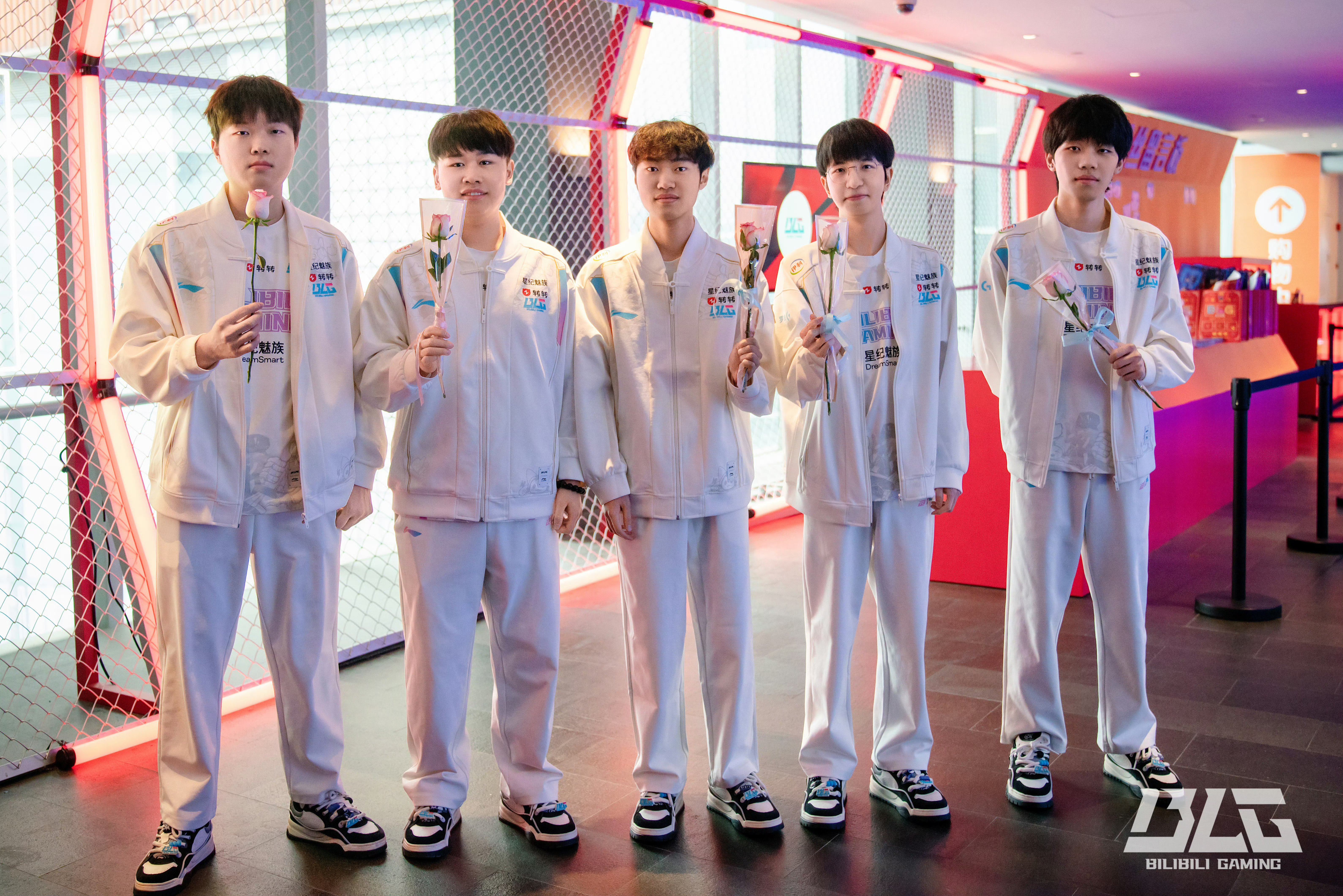 九游体育APP下载-RNG横扫JDG,Hanssama极限生还后反打宿敌对决八强赛,引爆全场热议的简单介绍