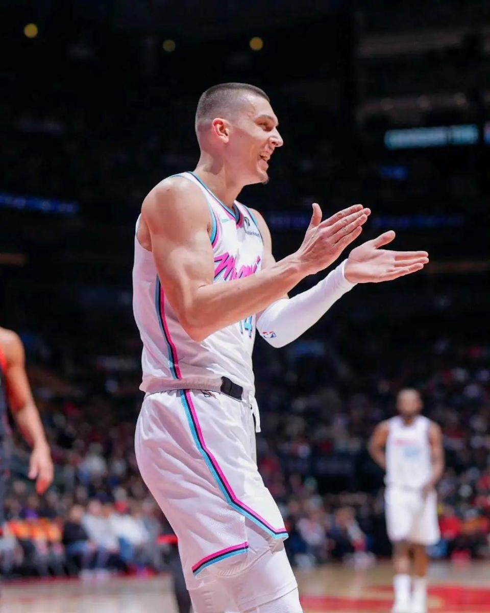 猛龙击败热火,重返东部前四 猛龙击败热火,重返东部前四