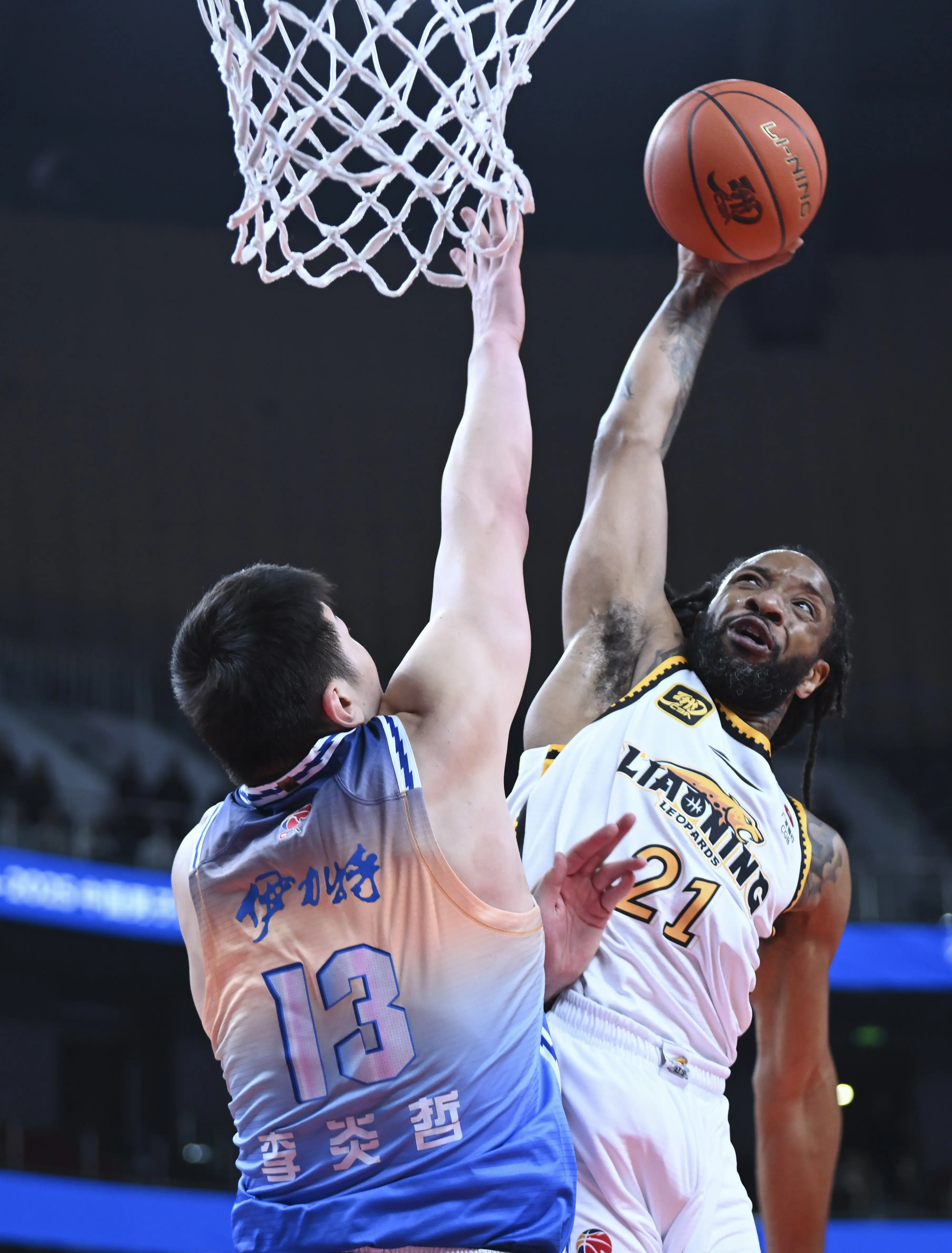 黄蜂客场大胜开拓者,豪取三连胜 黄蜂客场大胜开拓者,豪取三连胜