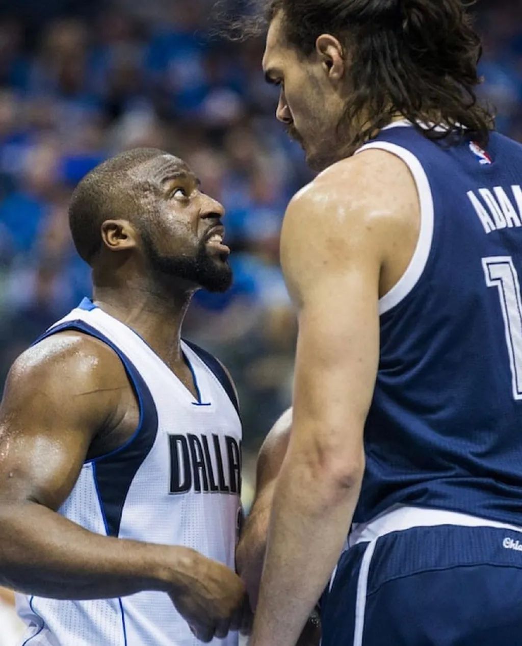 九游娱乐网站-观赏度爆棚对决,球场冲突成热点话题