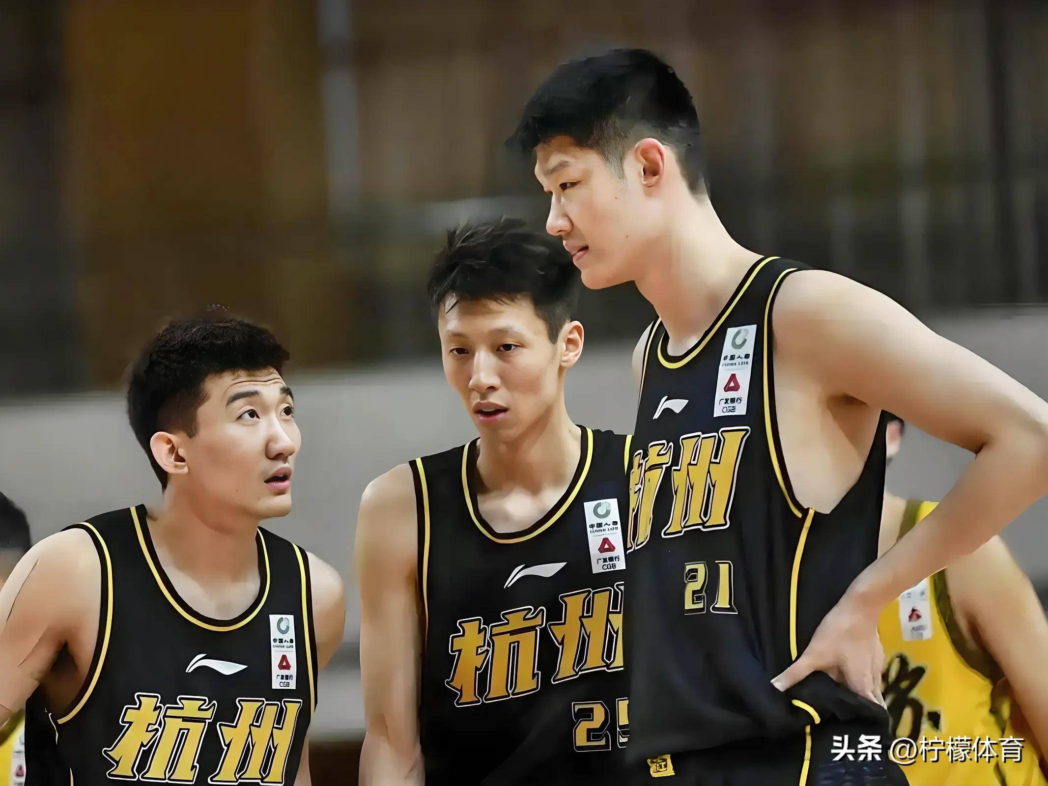 九游娱乐官方网站-四川队横扫新疆男篮,实现历史性胜利