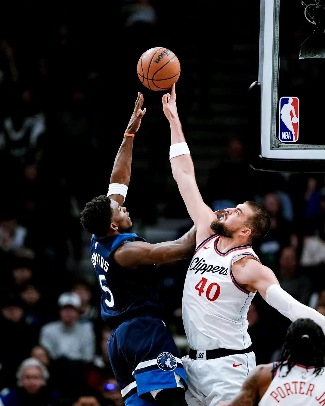 九游app下载-快船完胜吉林队,德罗赞点燃赛场