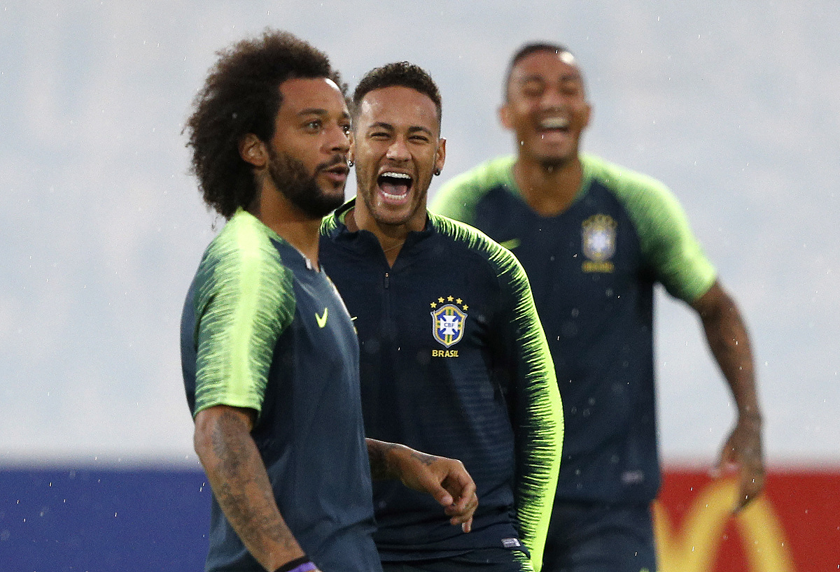 关于尤文轻取西班牙,阿什拉夫惊艳四座的信息 关于尤文轻取西班牙,阿什拉夫惊艳四座的信息