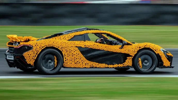 包含迈凯伦逆转梅赛德斯，塞恩斯状态火热的词条