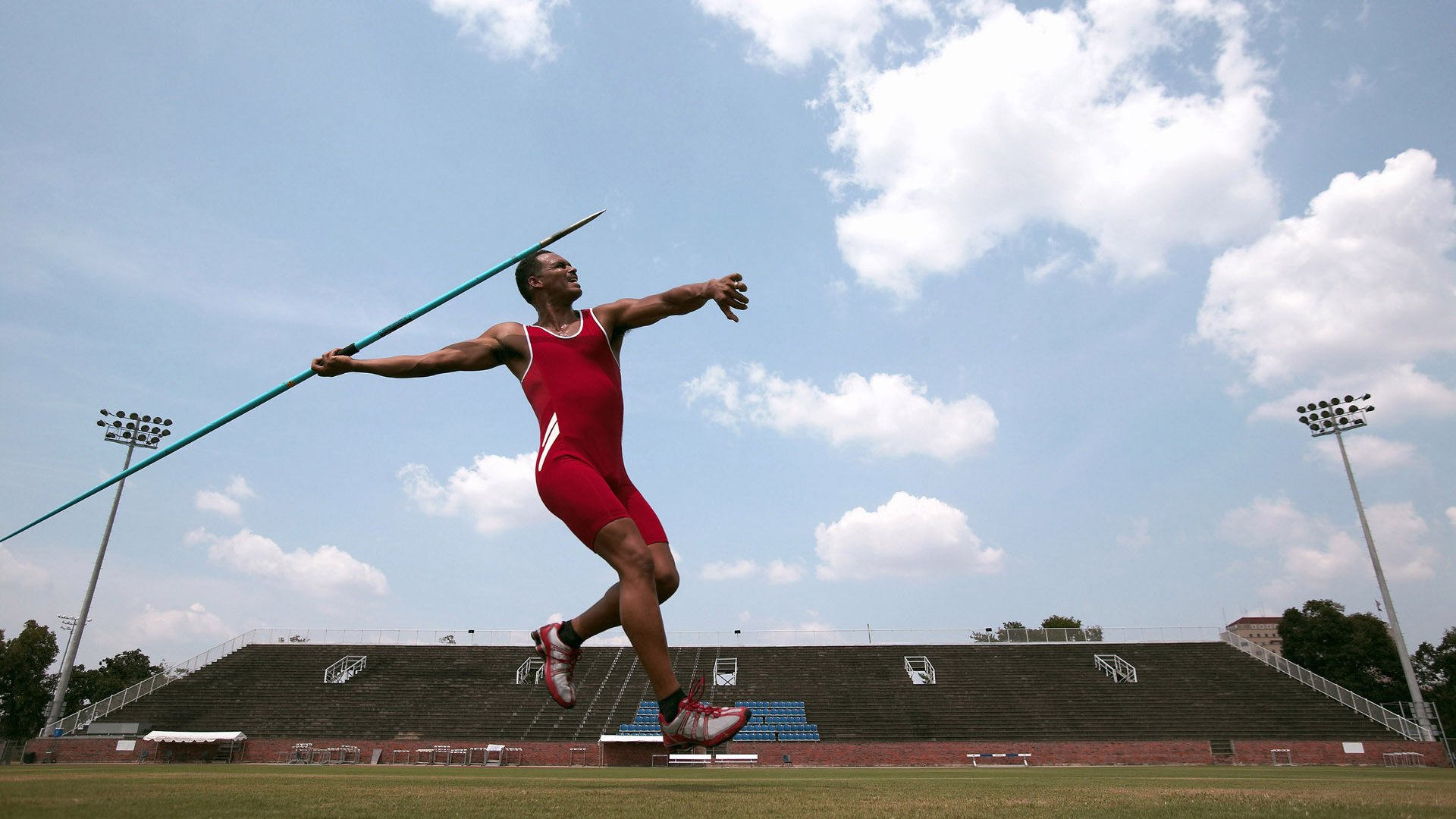 数据风暴，当雷恩红潮吞没桑巴，萨内用算法定义超现实足球