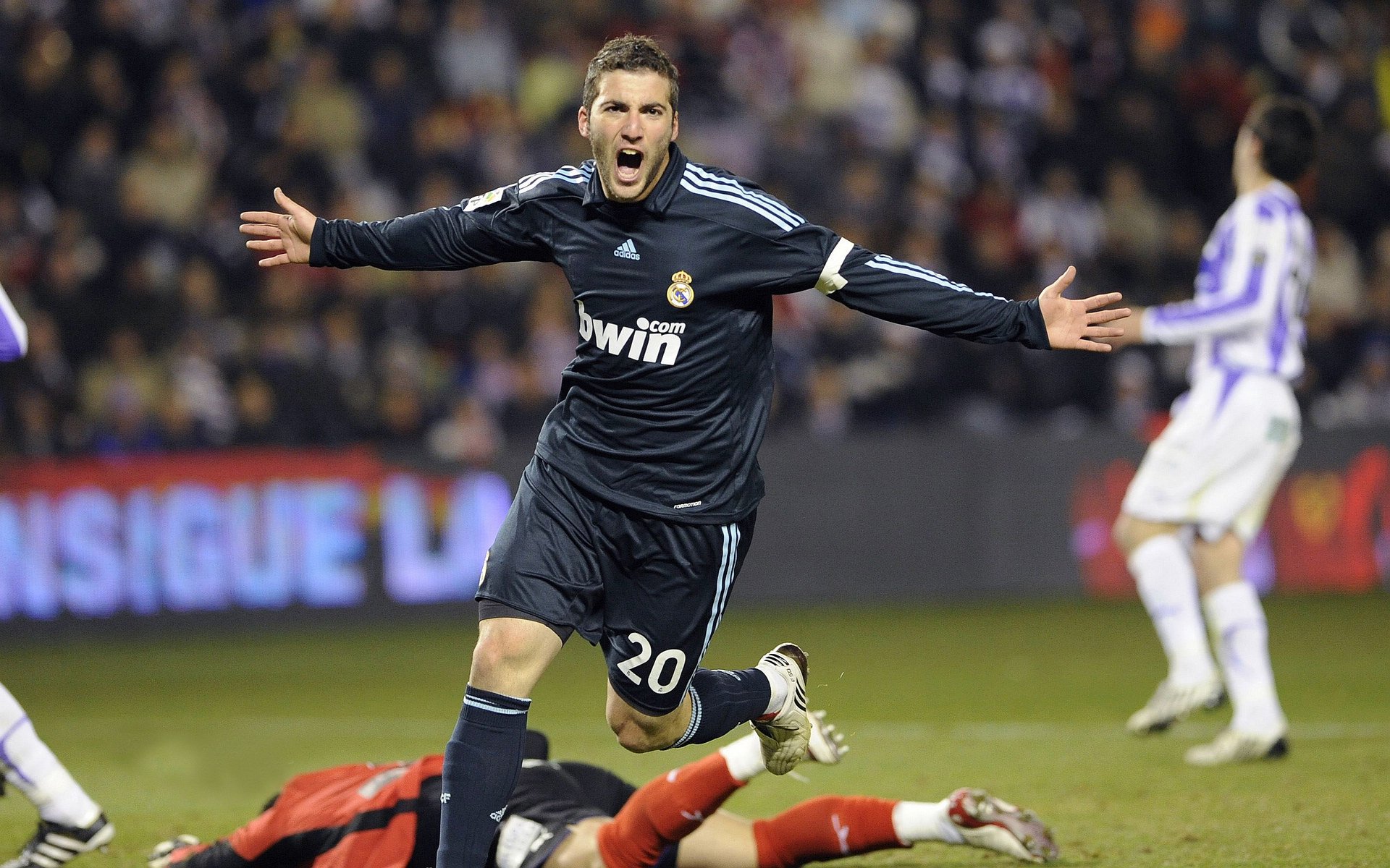 绝境逆袭！智利两球落后三球翻盘，莱奥点射双响+绝妙助攻化身逆转灵魂