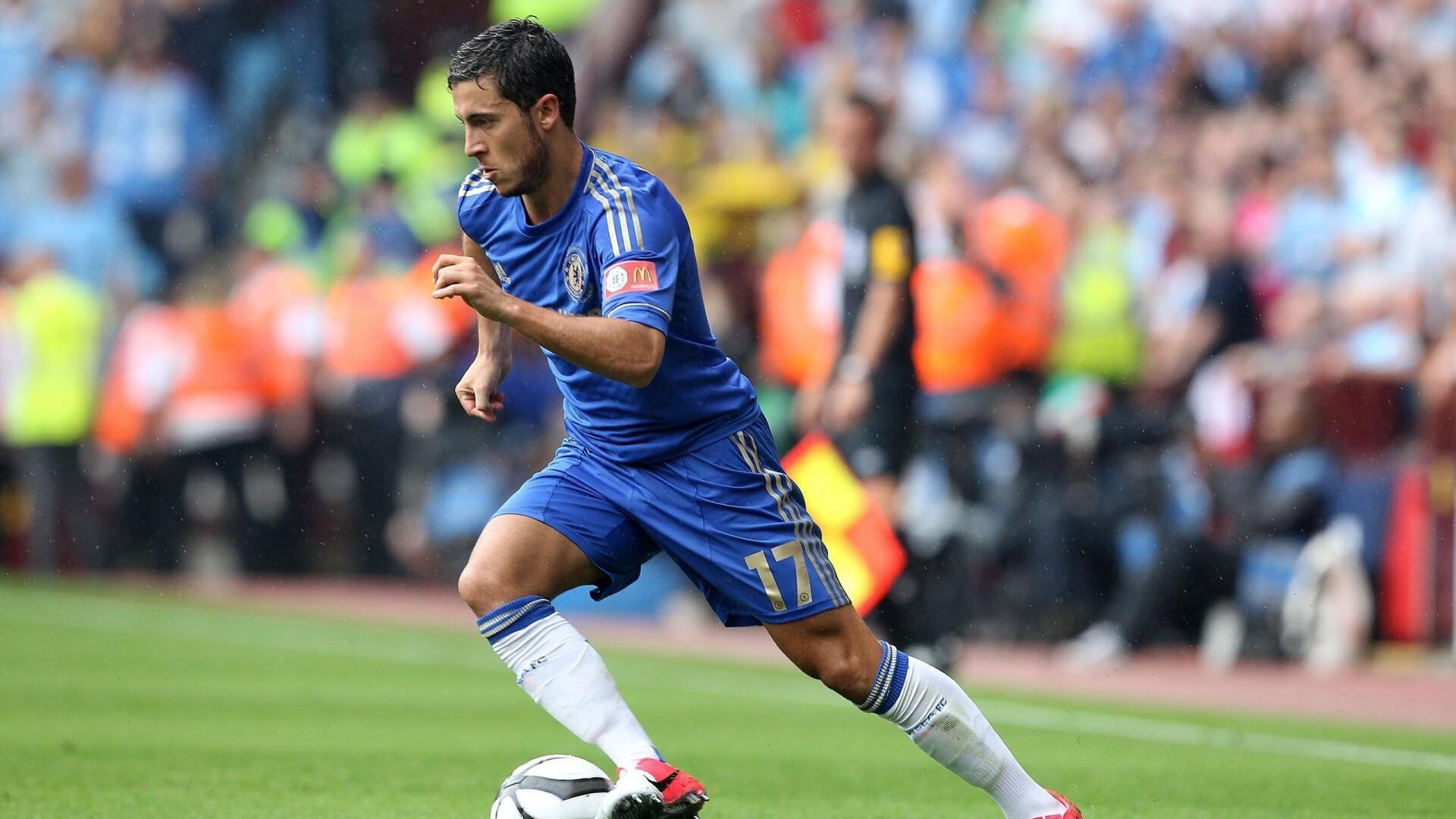 双重封锁与突破,黄蜂围城与爱德华兹接管战役的体育启示